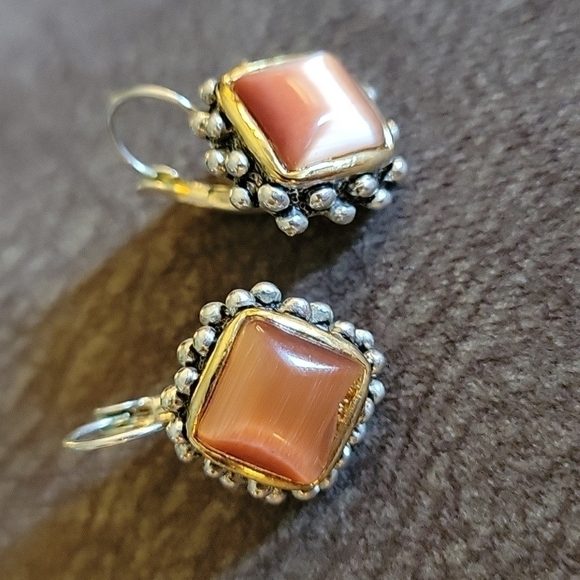 VTG Burnt Orange Square Fiber Optic Silvertone Leverback Earrings - Picture 2 of 5